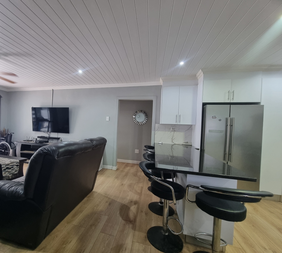 6 Bedroom Property for Sale in Dana Bay Western Cape